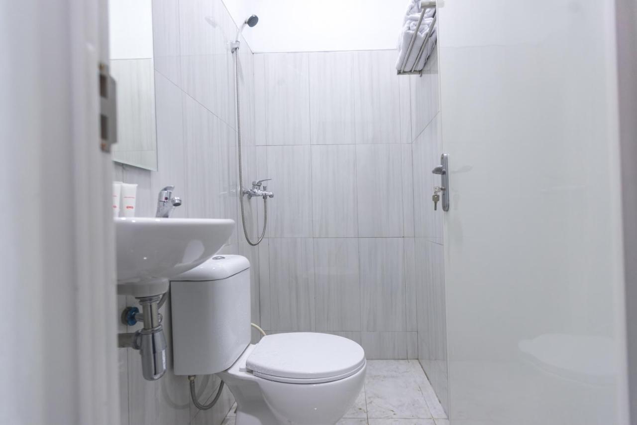 Oyo 907 Wisma Cakung Джакарта Екстер'єр фото