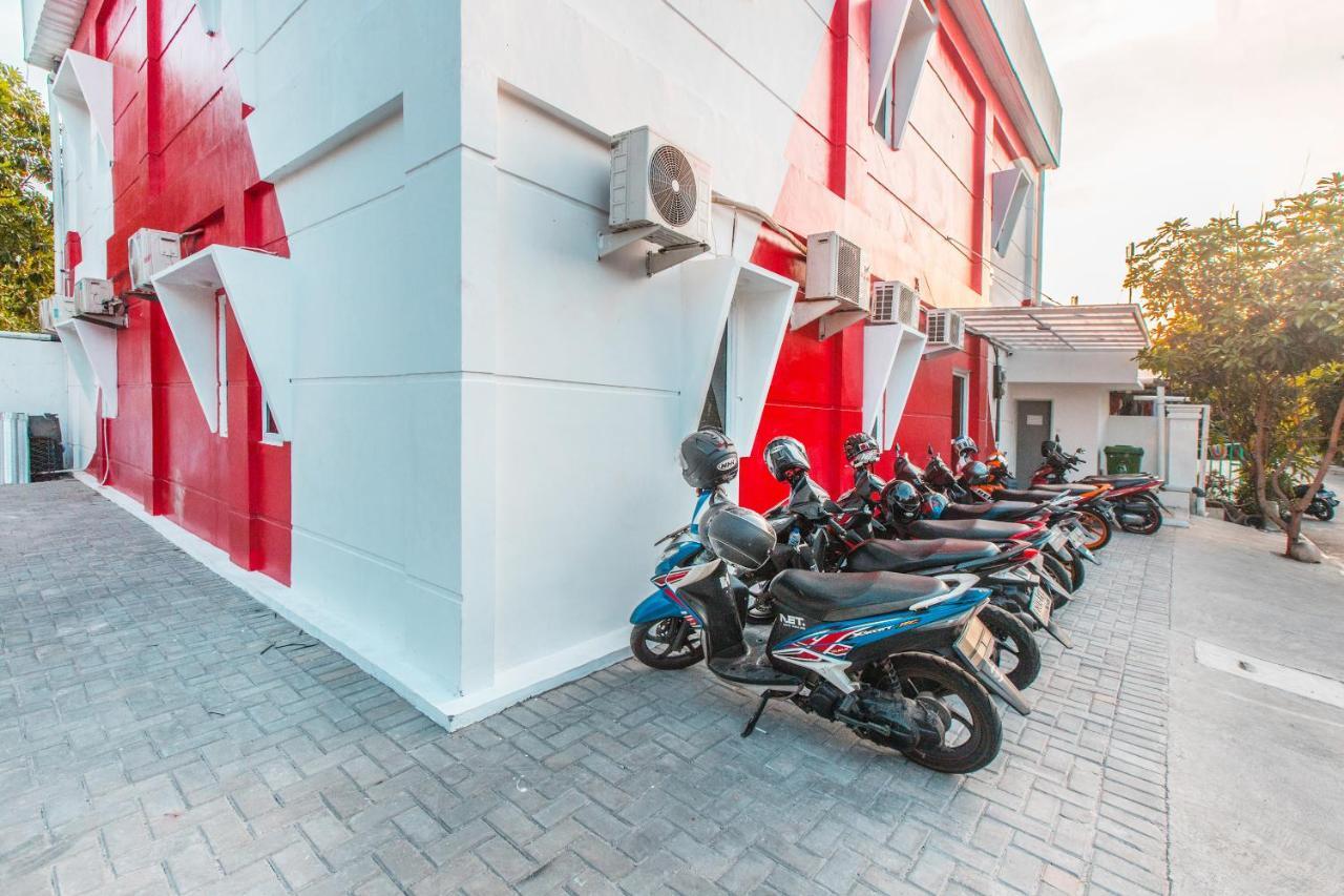 Oyo 907 Wisma Cakung Джакарта Екстер'єр фото